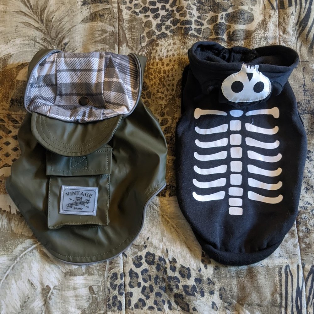 BUNDLE: Rain jacket and skeleton costume for cat/dog - XS